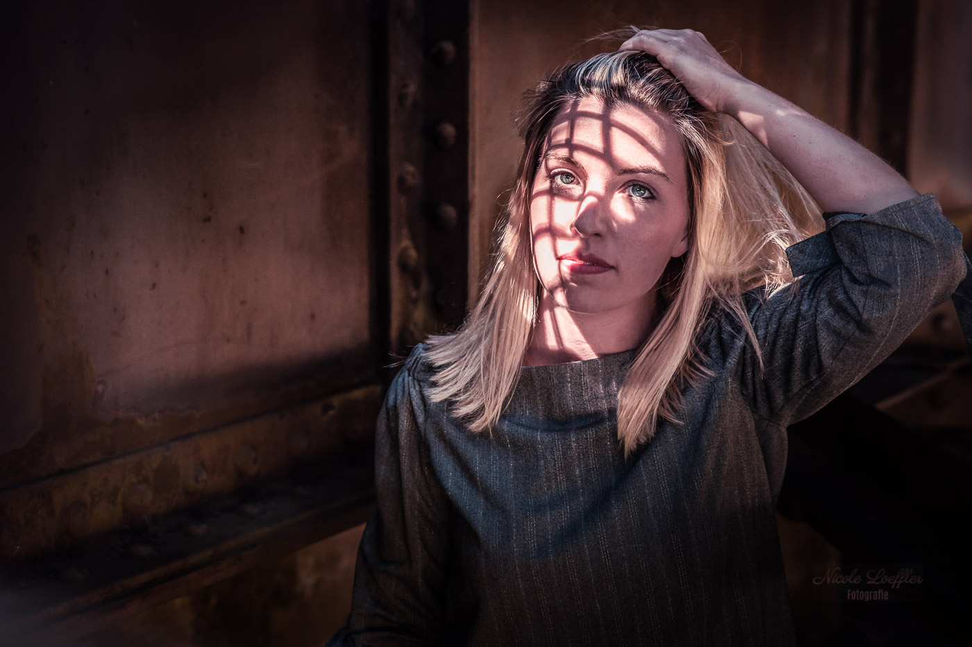 Schattenspiel auf Gesicht Fotoshooting in Basel